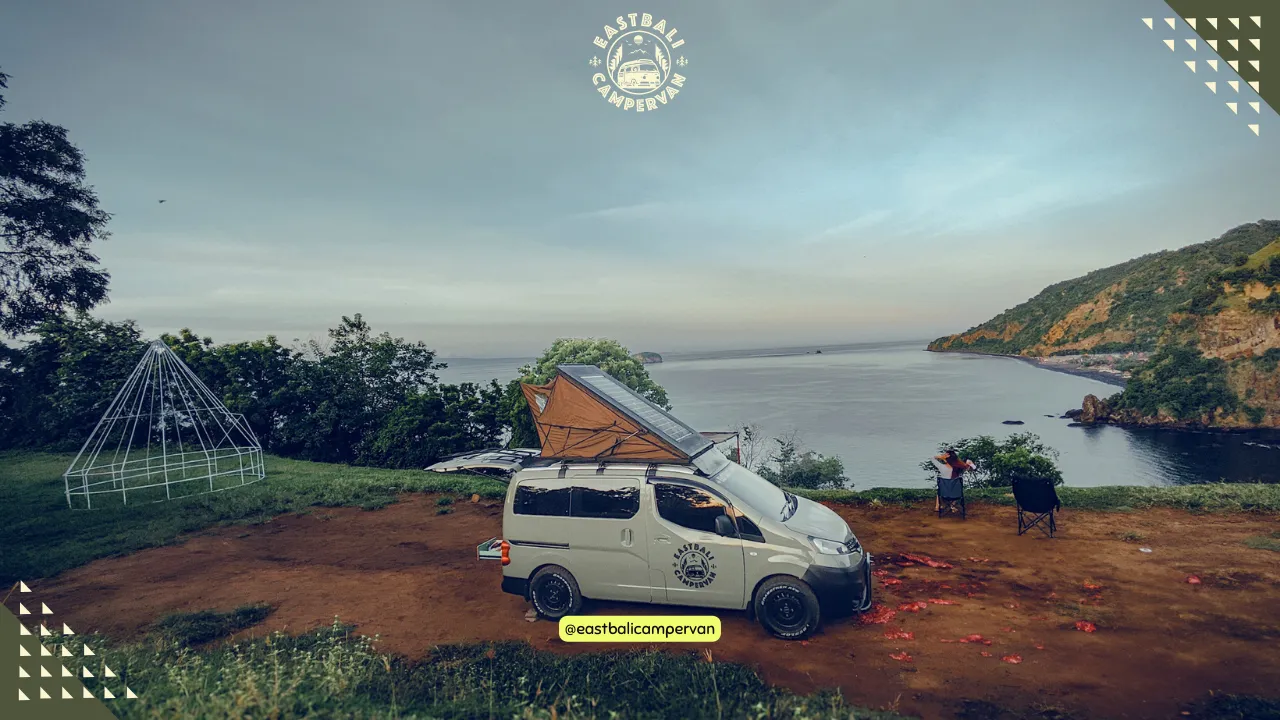 Campervan trip Bali – comfortable camping at Asah Hill with ocean views and peaceful nature.