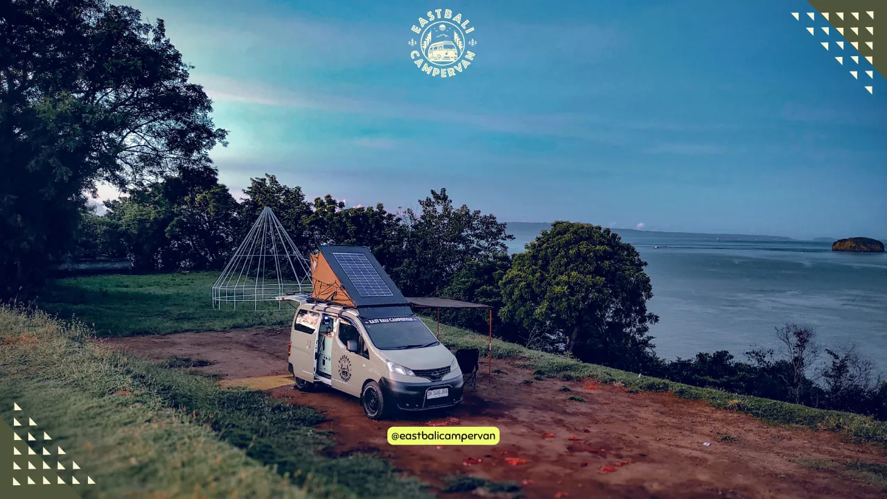 Camping experience at Bukit Asah Bali with campervan – ocean view, sunrise, and peaceful nature.