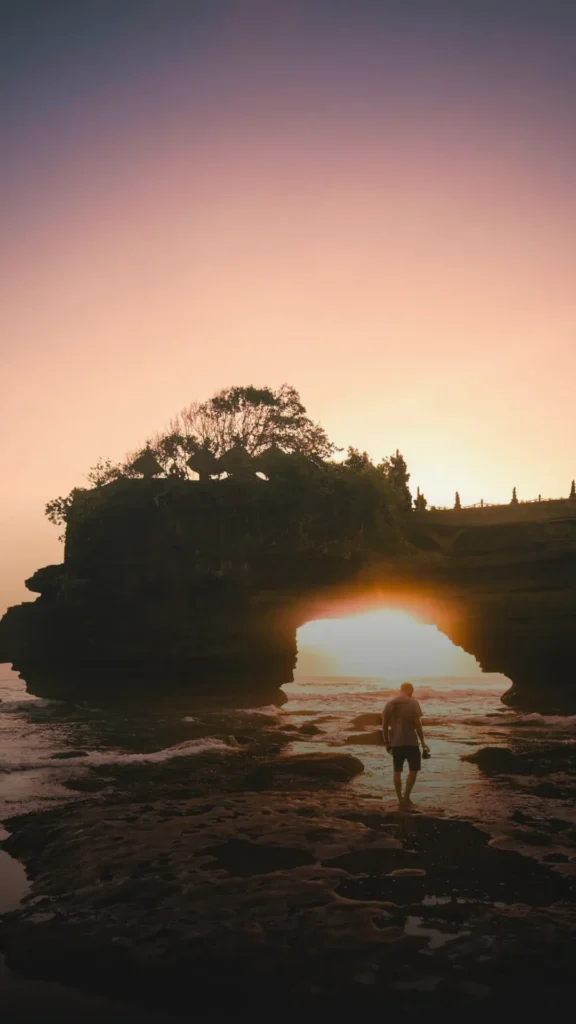 Excursión al templo de Tanah Lot y al atardecer - una experiencia icónica frente al mar en Bali