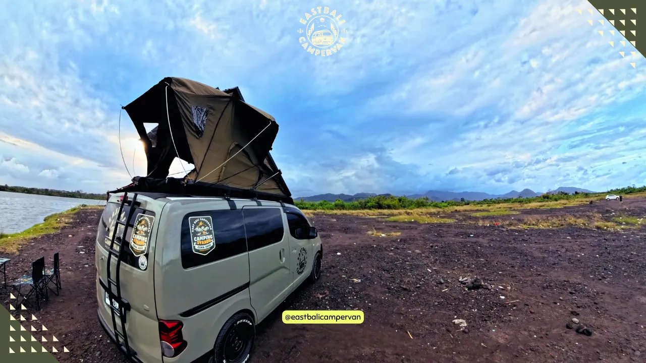 Campervan trip Bali – camping di Danau Tamblingan Bali Utara dengan panorama danau jernih dan hutan tropis.