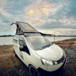 CAMPERVAN - EN - Home 28 Campervan parkir saat matahari terbenam di Pantai Virgin