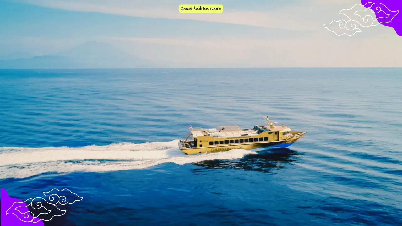 Barco Rápido de Bali a Las Islas Gili Trawangan 6 Barco rápido navegando desde Bali hacia Gili Trawangan sobre aguas cristalinas del océano Índico