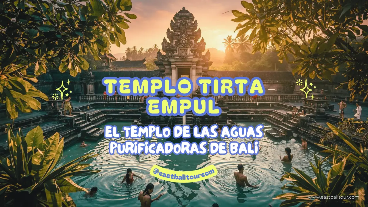 Vista del Templo Tirta Empul en Bali, donde los visitantes participan en ceremonias de purificación en las fuentes sagradas rodeadas de esculturas y naturaleza tropical.