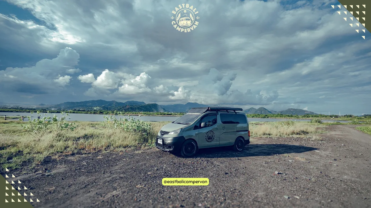 Buyan Lake Camping by campervan Bali – ultimate nature escape with tranquil lakeside views and pine forest surroundings.